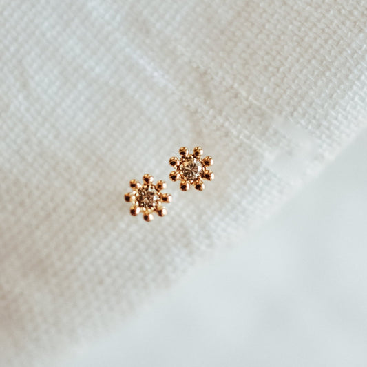 14k Solid Gold Daisy Diamonds